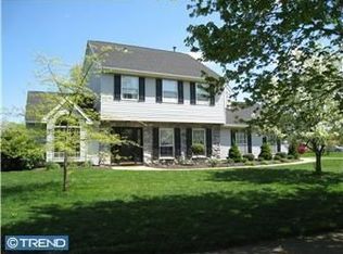 20 Longwood Dr, Sicklerville, NJ 08081