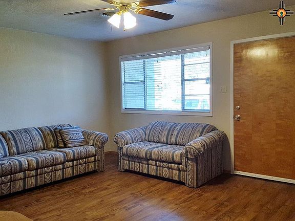 3rd image of 833 W 19th St
