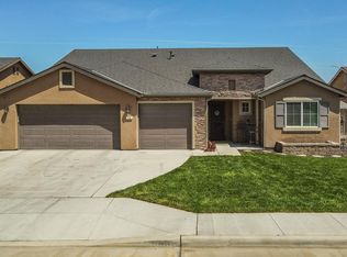 716 Jade Ct, Dinuba, CA