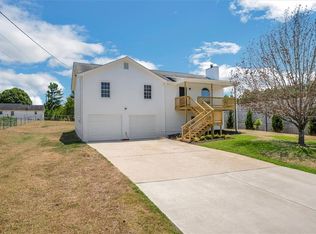 18 Sweetwater Dr, Powder Springs, GA 30127