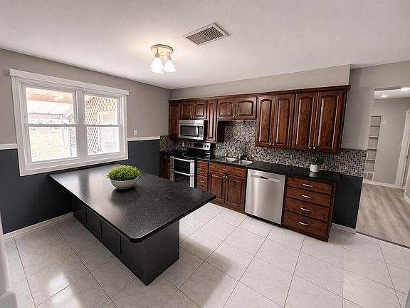 5th image of 1051 Ranch Road 33