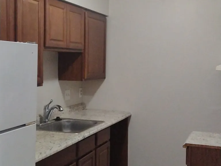 1000 Valley View Ln #G — Photo 4