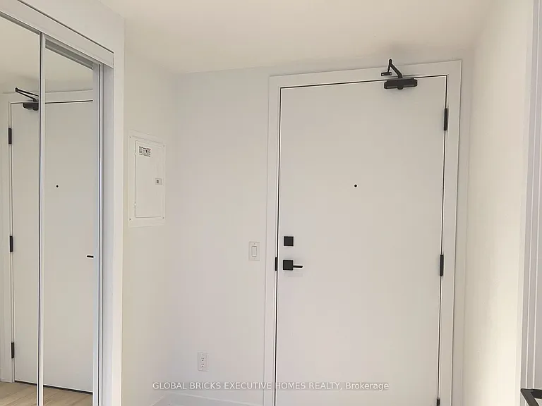 319 Jarvis St #2112 — Photo 3