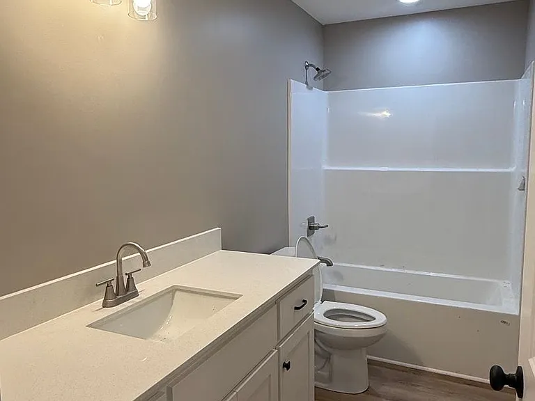 105 W Benton St #A — Photo 21