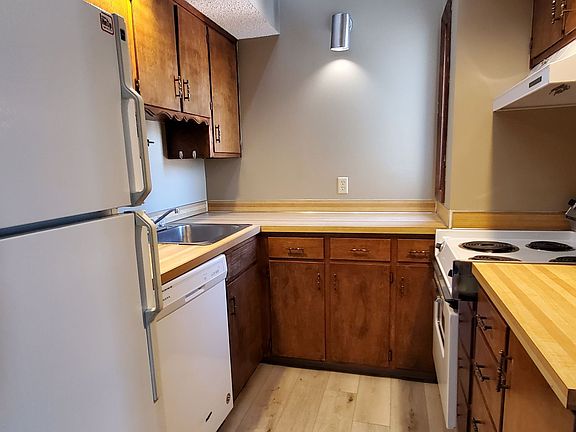 2nd image of 6510 Holdrege St #4