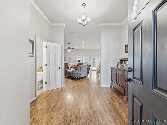 3rd image of 3104 S Tamarack Ave
