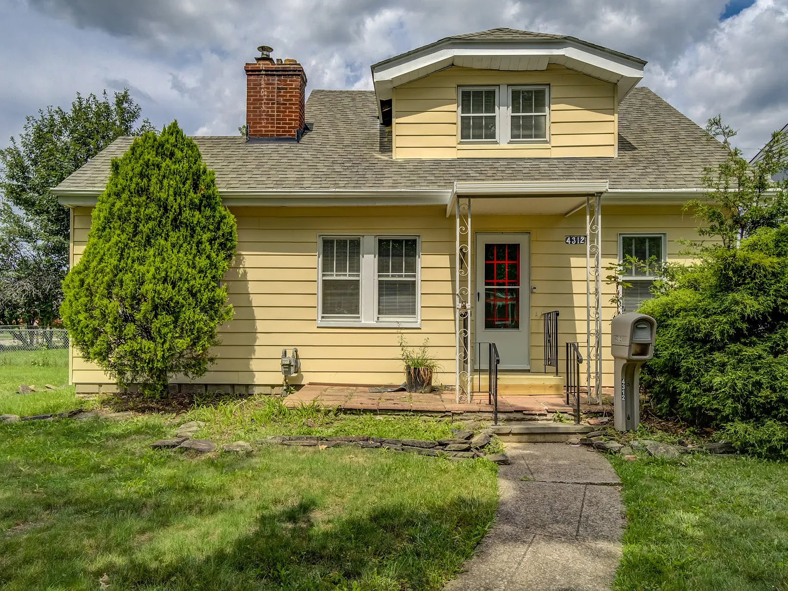 3 bed, 1255 sqft, $1,850 — Photo 2