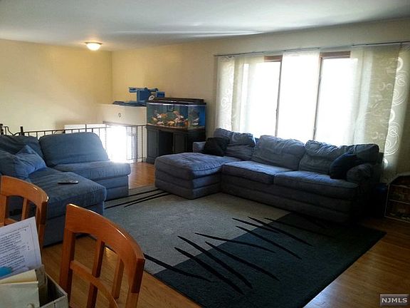 2nd image of 51 Wood St