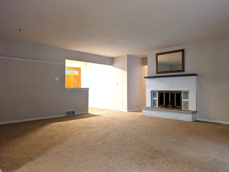 2408 S Gladys Ave — Photo 7