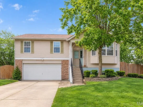 105 Christina Marie Dr, O'Fallon, MO 63368
