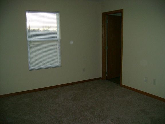 5th image of 1702 Hickory Ln