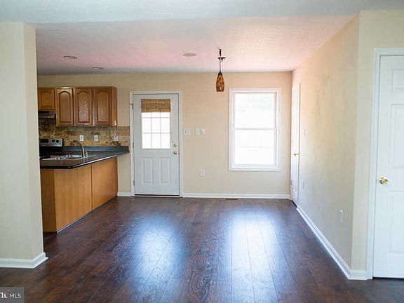 5th image of 1006 Country Club Dr