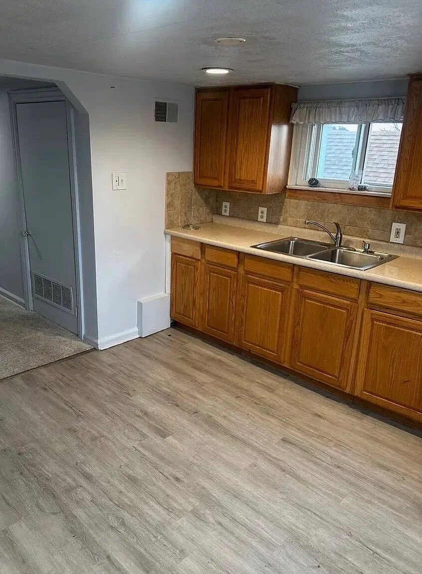 1 bed, 1.0 bath, 650 sqft, $1,000 — Photo 2