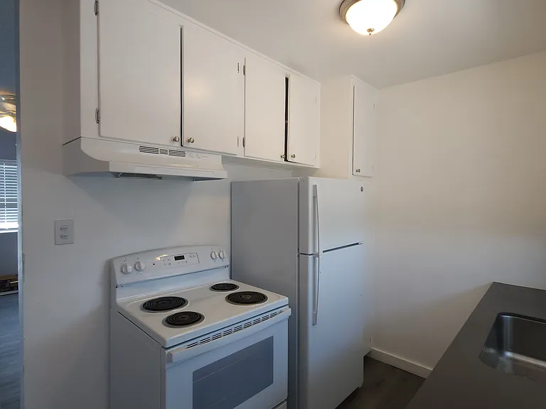 901 W 64th St #3 — Photo 11