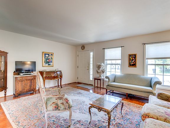 5th image of 315 3rd St