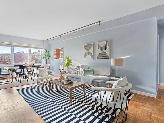 2nd image of 10 Plaza St E APT 5C
