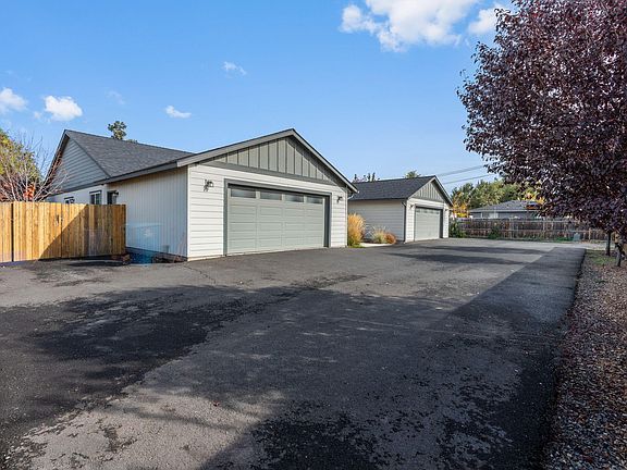 5th image of 1545 SW Kalama Ave