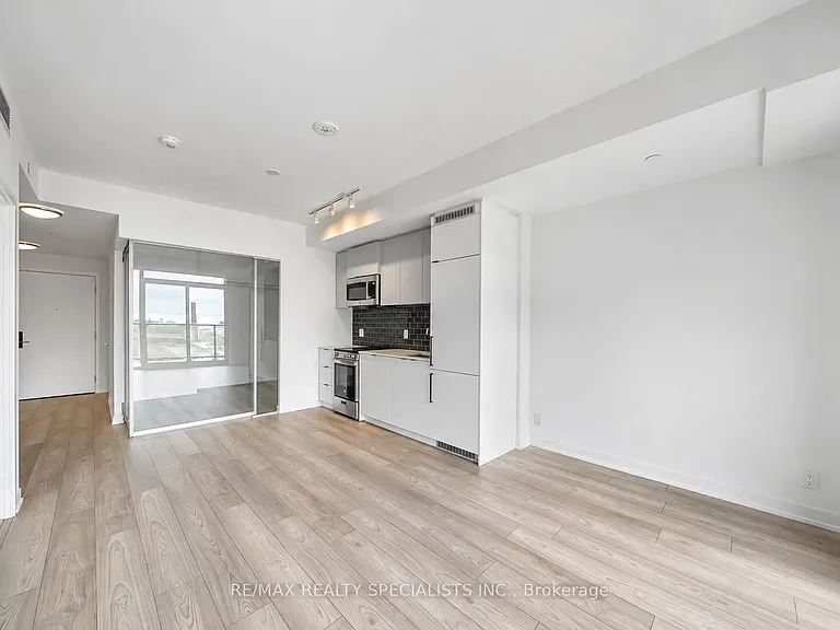 285 Dufferin St #817 — Photo 11