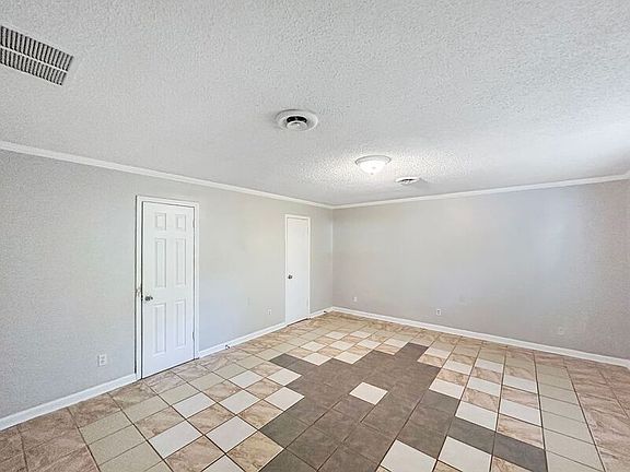4th image of 8055 Whitebrook Dr