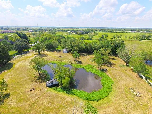 BEAUTIFUL POND TO FISH OR LIVESTOCK TO USE FOR WATER