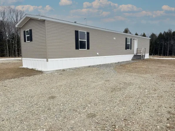 1 Fall Drive, Farmingdale, ME 04344