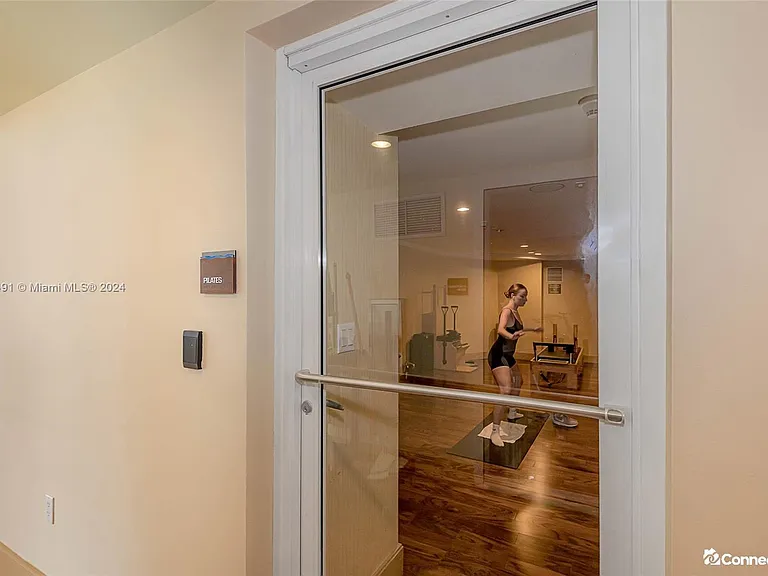 50 Biscayne Blvd — Photo 2