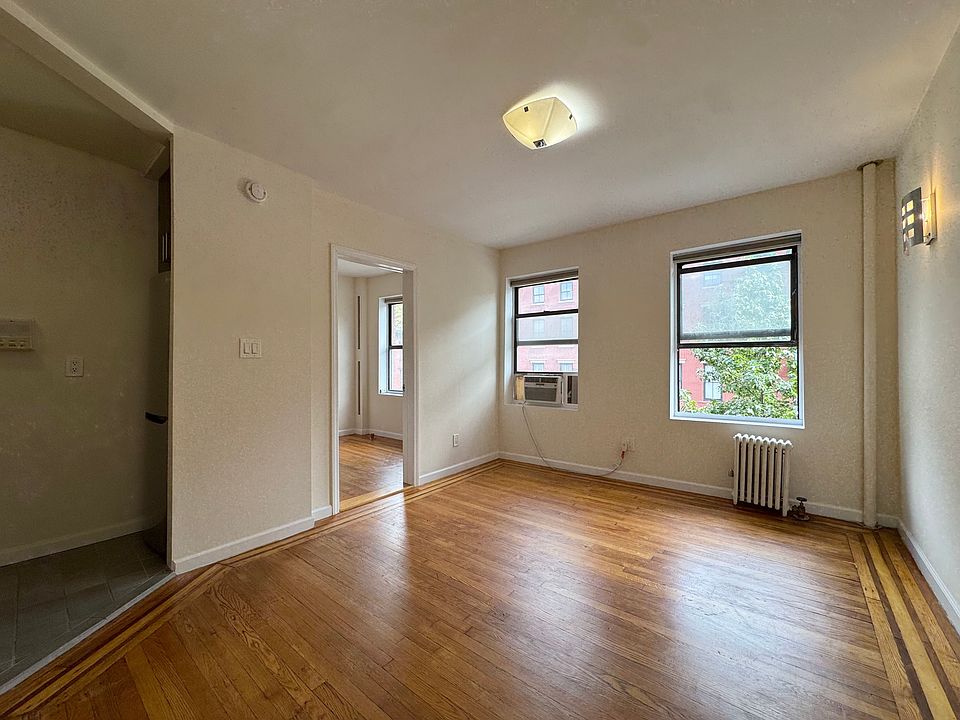 1st image of 51 Greenwich Ave APT 3