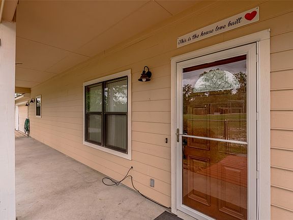 5th image of 72 Oak Hill Dr