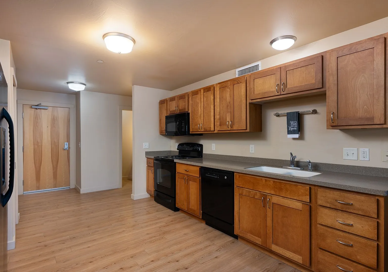 228 S Cottonwood Rd — Photo 1