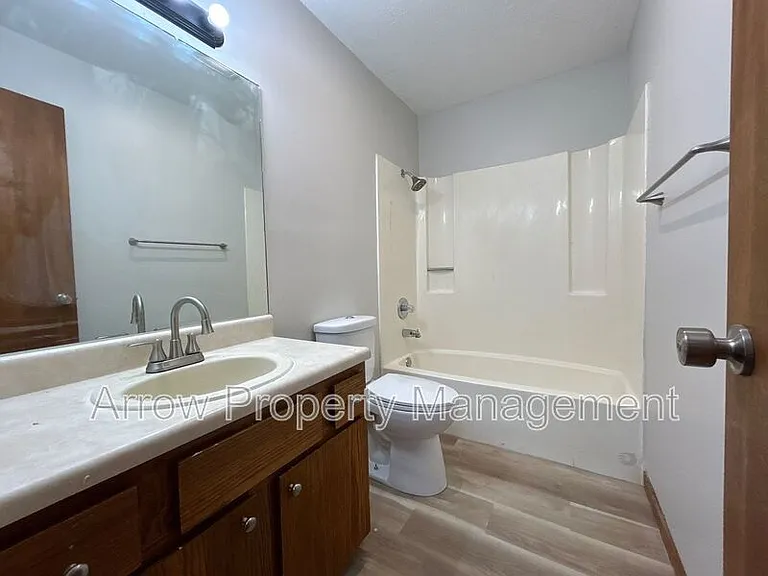 1306 S Jackson St — Photo 7