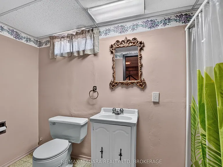 5777 Sunnylea Cres — Photo 34