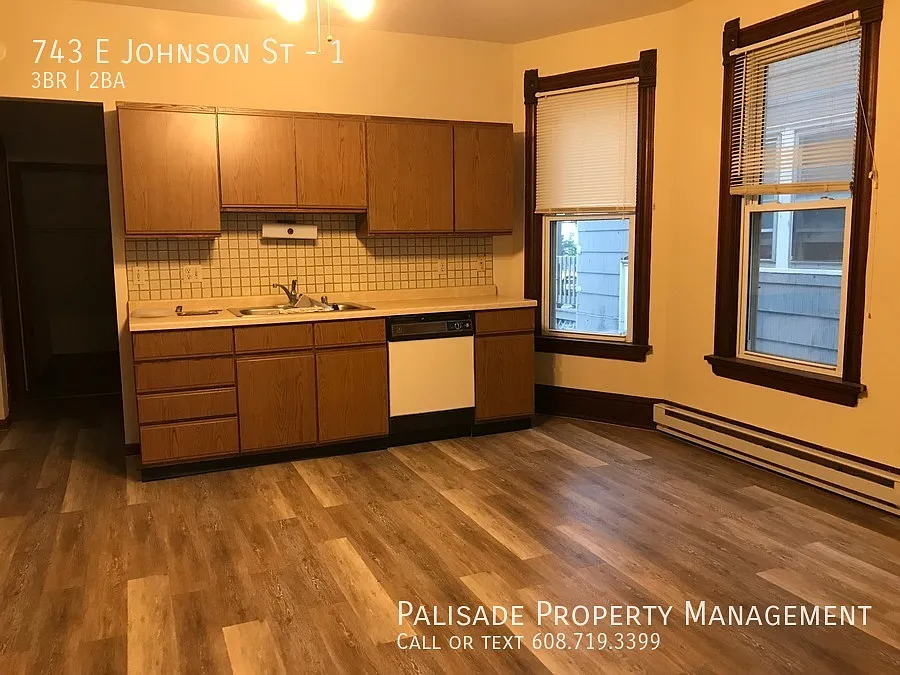 743 E Johnson St — Photo 2