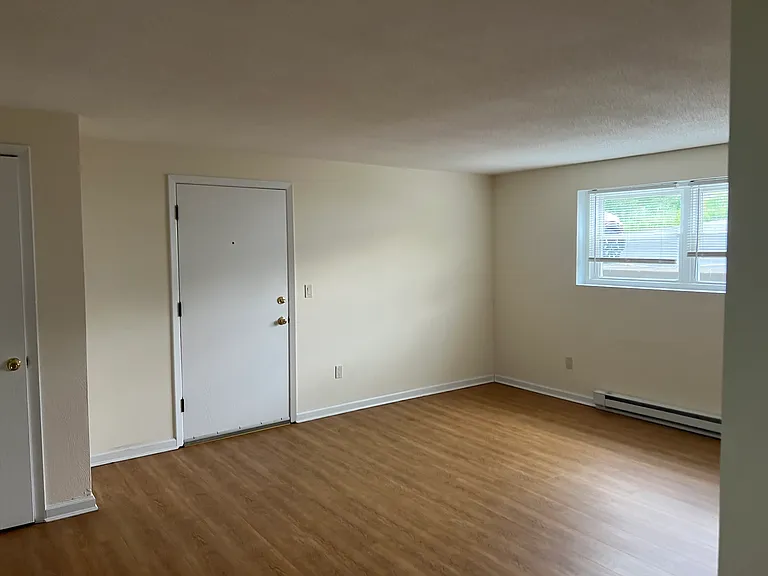 Holly Brook Apartments — Photo 17