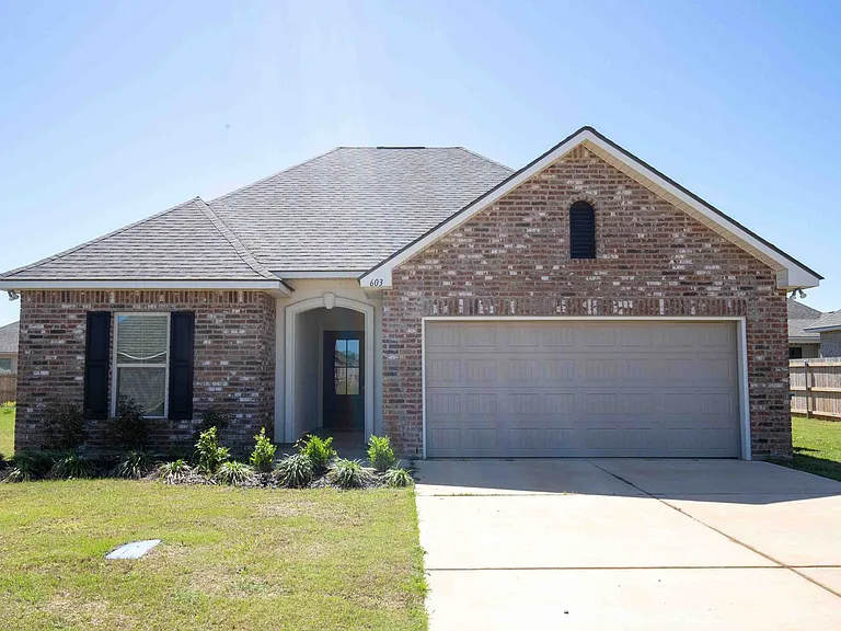 603 Ives Way — Photo 1