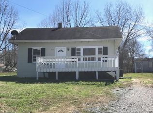 210 Roseboro Dr, Asheboro, NC 27203