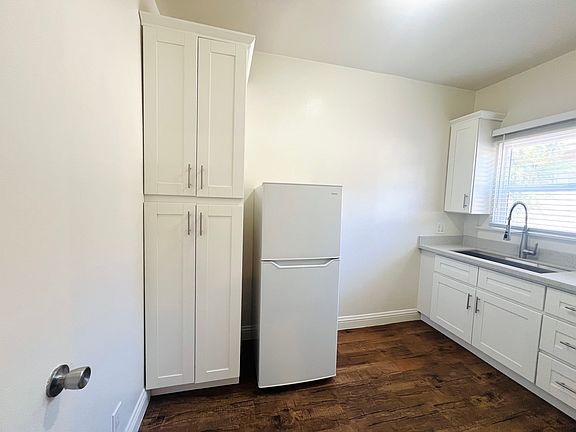 4th image of 297 S Marengo Ave APT 2