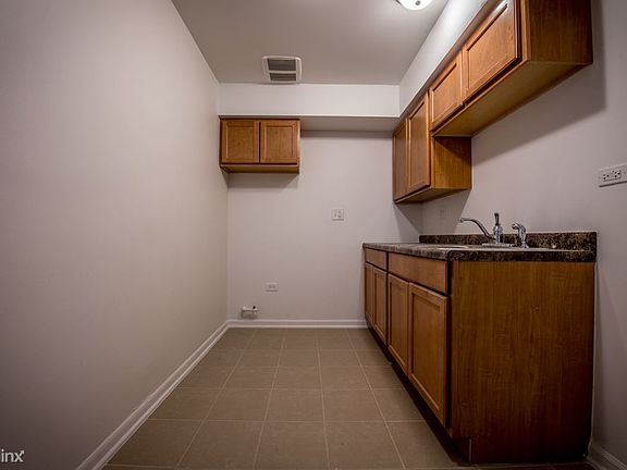 10933 S Vernon Ave Apartments Chicago Kitchen_02