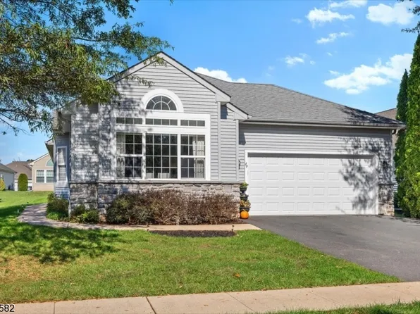 69 Renaissance Blvd, Franklin Twp., NJ 08873