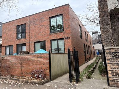 826 W Wolfram St #B, Chicago, IL, 60657