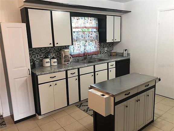 3rd image of 1039 Malaga St