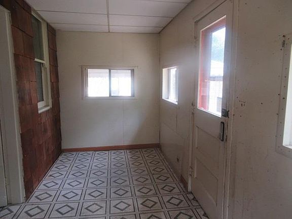 3rd image of 218 Harriet St