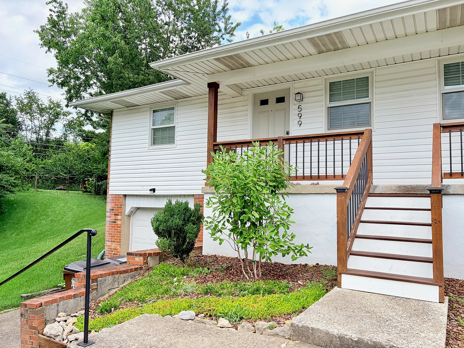 3 bed, 1350 sqft, $2,000 — Photo 3
