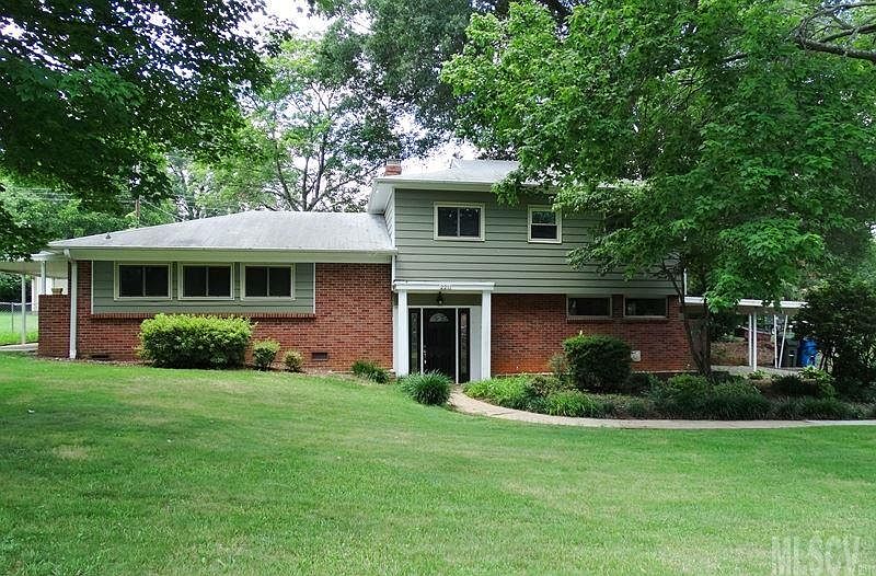 2211 6th St NE, Hickory, NC 28601 Zillow