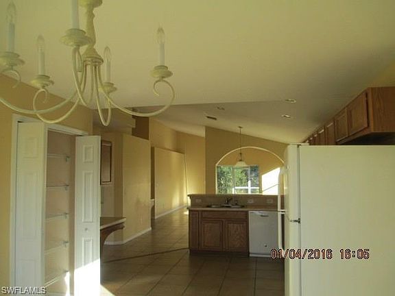 3rd image of 1118 Bush St E