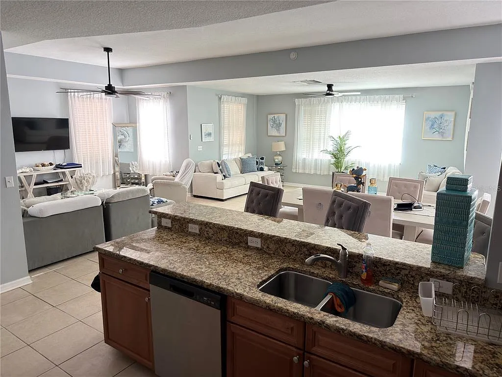 2 bed, 2.0 bath, 1588 sqft, $2,600 — Photo 3