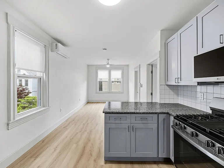 42 W 47th St #2R — Photo 1