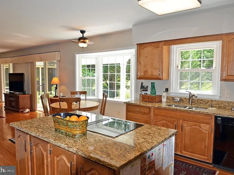 6610 Ashmere Ln — Photo 22