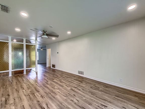 2nd image of 3106 Manila Dr