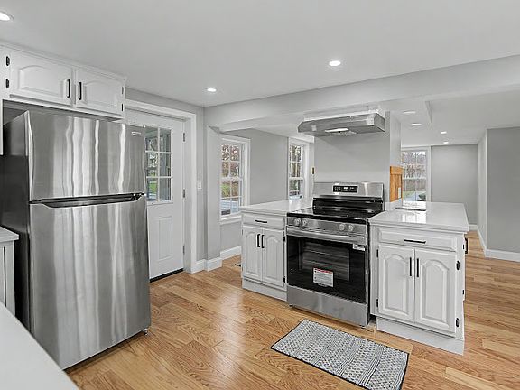 4th image of 122 Chapin Rd