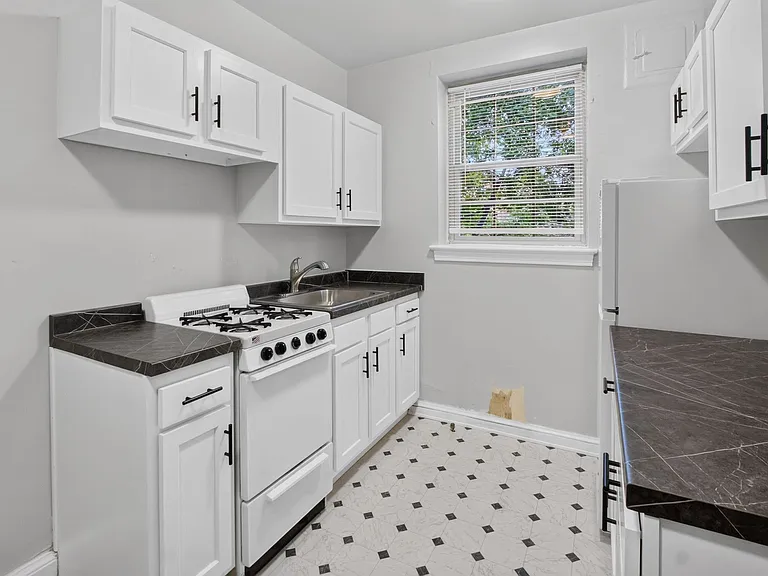 1447 Somerset Pl NW #205 — Photo 14